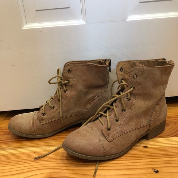 Boots - Picture 4 of 4